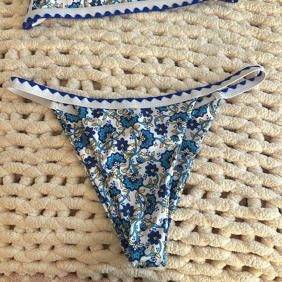 Bikini! - Picture 4 of 4